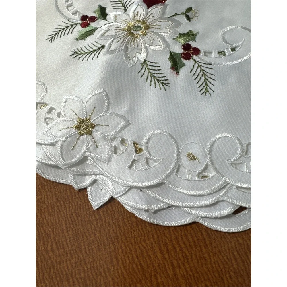 Set Of 4 Embroidered Table Linens: Christmas Placemats & Matching Napkins‎